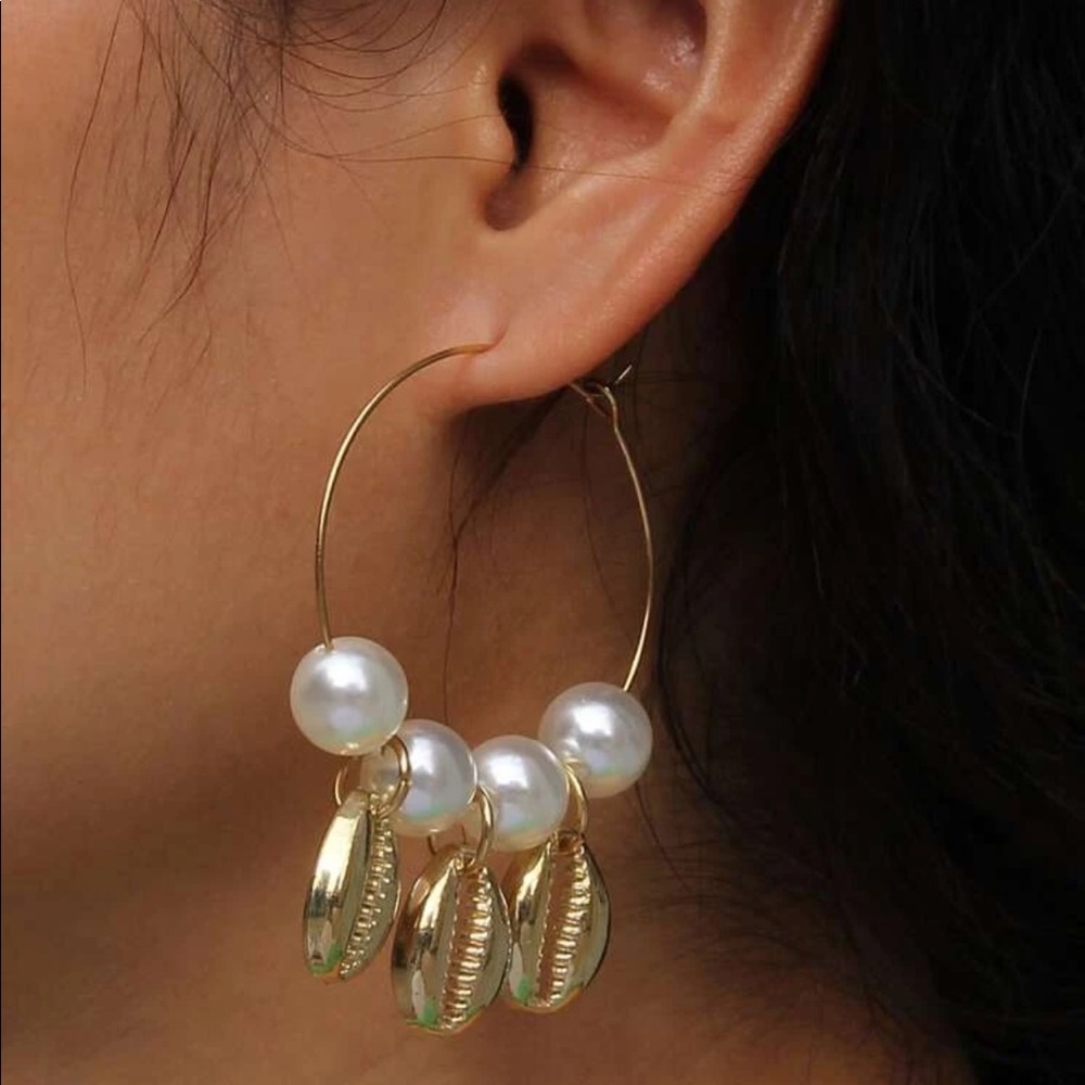 Bohemian Mermaid Pearl Seashell gold hoop earrings - Picture 2 of 5